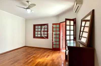 Casa tipo sobrado com 3 dormitórios em bairro tranquilo em itu