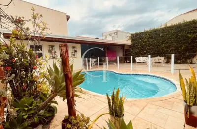 Casa de condomínio térrea com 3 suítes, piscina r$1.060.000