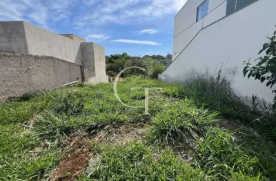 Terreno no Jardim Paulista III com fundo para área verde. Localização tranquila, rua sem saída e projeto aprovado.
