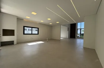 Casa Ampla Em Condomínio Fechado Com Amplo Terreno Privativo