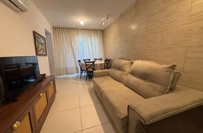 Apartamento no Centro andar alto, sol manhã, 2 garagens e 2 quartos