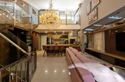 Cobertura Lindamente Mobiliada a 200m da Praça do Congresso.