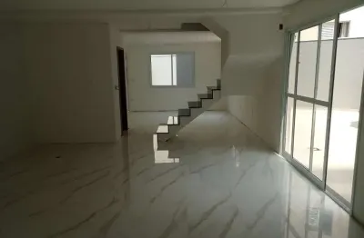 Área do terreno 140m² - área construída 200m² . área de quintal 76m².