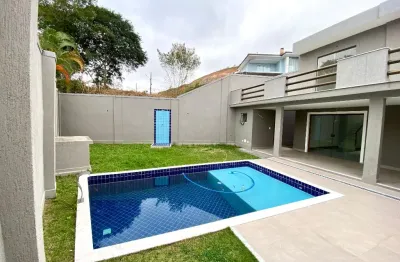 Casa maravilhosa !!! condomínio com total segurança, e acesso para comércio e condução !!!