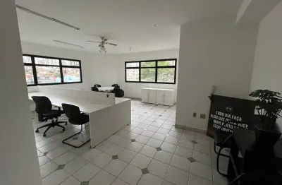 Sala comercial bem distribuída com copa e vaga de garagem no bosque da saúde – 4º andar, sala 41
