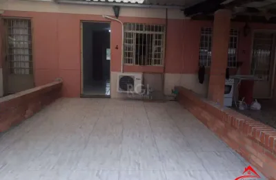 Casa com 2 quartos à venda na Avenida João Antônio Silveira, 885, Restinga, Porto Alegre
