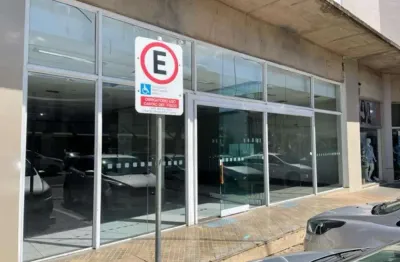 Imóvel comercial disponível para locação próximo ao mercado municipal