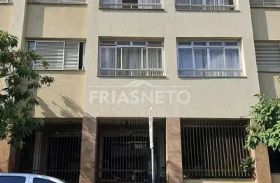 Apartamento com três dormitórios no centro da cidade