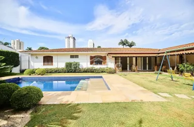 Icônico sobrado em bairro nobre de piracicaba com forte vocação comercial.