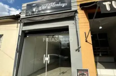 Salão comercial no centro bairro paulista  com intenso fluxo de pessoas e carros.