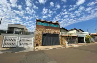 Sobrado com salão comercial e 3 vagas de garagem bairro terra nova