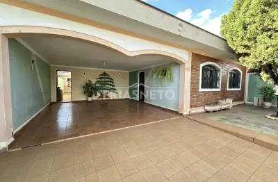 Casa à venda no jardim monumento, localização privilegiada proximo a padaria do vovo