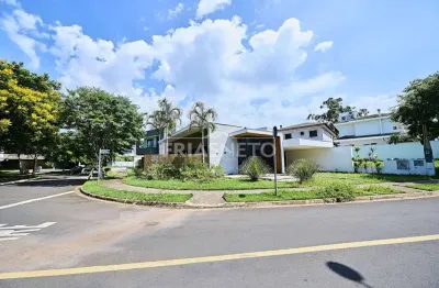 Deslumbrante Casa Térrea em Condomínio de Alto Padrão - Projeto Assinado por Cristiane Furlan