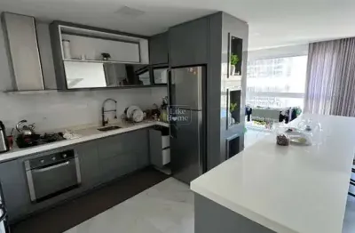 Apartamento mobiliado com 3 suítes e lazer completo no miolo da meia praia!