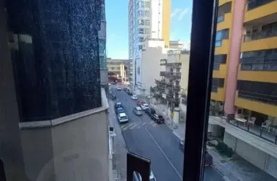 Apartamento com 3 quartos para alugar na Itapema, 133, Meia Praia, Itapema