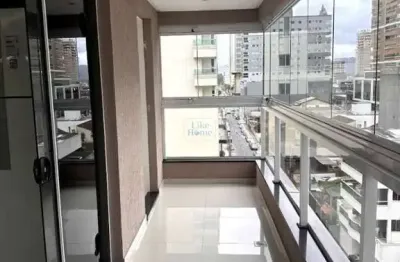 Apartamento para temporada com 3 quartos 2 suítes no bairro meia praia em itapema