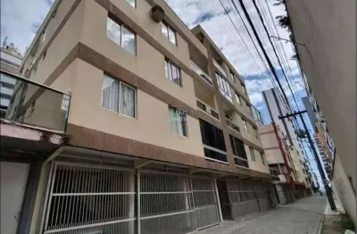 Apartamento para temporada com 2 quartos no bairro meia praia em itapema quadra mar