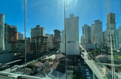 Apartamento para alugar com 2 quartos 2 suítes no bairro meia praia em itapema