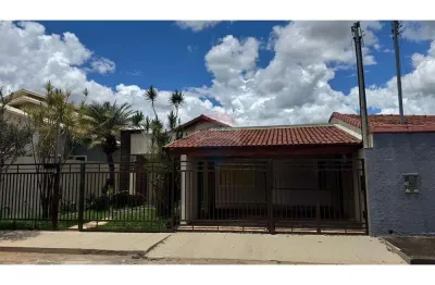 Casa com 3 quartos à venda no Centro, Pompéu 