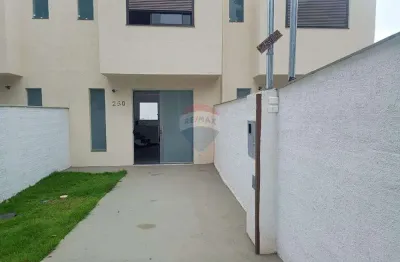 Casa de 3 quartos, no bairro Santa Branca, com 90m² de área útil, com churrasqueira!