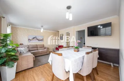 Amplo sobrado de 3 quartos à venda, com frente para a rua no capão da imbuia