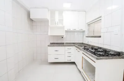 Sobrado com 3 quartos e pintura nova – pronto para morar
