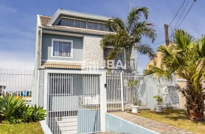 Sobrado de frente para a rua com  4 quartos, ático e subsolo no xaxim próximo ao jacomar