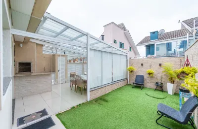 De frente para a rua no xaxim com espaço gourmet diferenciado