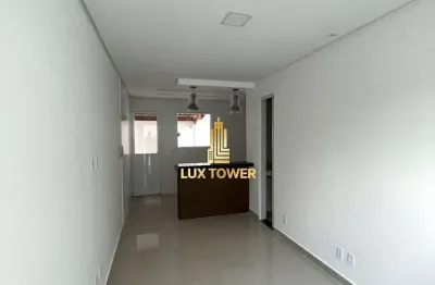 Casa sobrado de condomínio 60m2 c/ 2 quartos 1 suíte e pequeno quintal