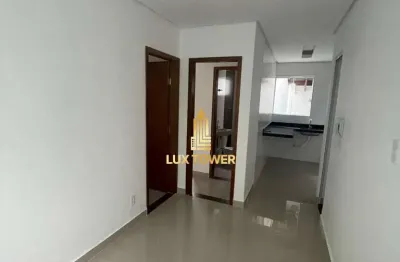 Casa sobrado de condomínio 43m2 c/ 2 quartos 1 suíte e pequeno quintal