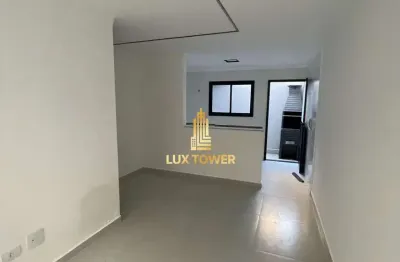 Casa condomínio de 51m2 c/ 2 quartos 1 suíte e quintal com churrasqueira