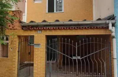 Casa com 2 quartos para alugar na Rua Paraguai, 115, Gonzaga, Santos