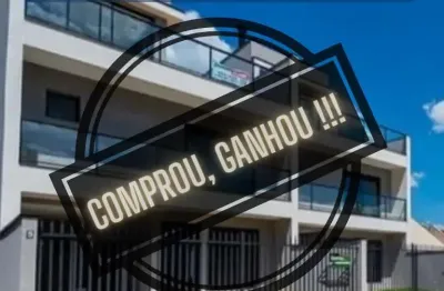 Sobrado à venda, com acabamento fino, piso laminado, persiana no bom retiro