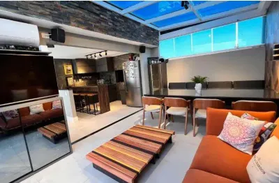 Lindo quadriplex totalmente mobiliado em condomínio fechado.