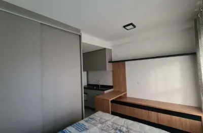 Studio com localização estratégica, próxima de uma ampla variedade de comércio.