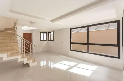 Este lindo sobrado no bairro tingui é uma excelente oportunidade para quem busca conforto e praticid