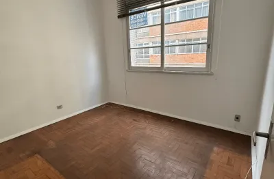 Apartamento amplo com 2 quartos e 2 banheiros no coração de juiz de fora – localização privilegiada no calçadão da rua halfeld