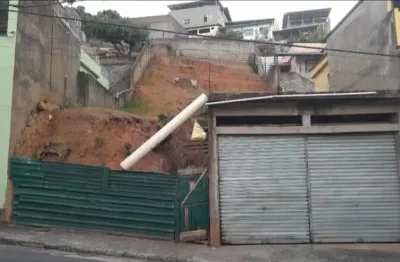 Terreno à venda no bairu – 330m², frente de 11m, com garagem já construída, escritura e registro. localizado em uma das melhores ruas do bairro, murado e com coeficiente de obra 2.2. valor: r$ 190.000