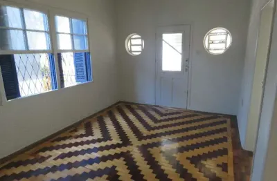 Casa com 2 quartos à venda na Rua General Gomes Carneiro, 917, Medianeira, Porto Alegre