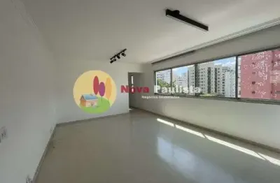 Apartamento com 3 Quartos e 3 banheiros para Locação, com 130 m² por R$ 3.500,00 por mês.