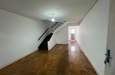 Lindo Sobrado para Venda na Rua Cerro Cora, com 2 Dts. e Garagem Coberta