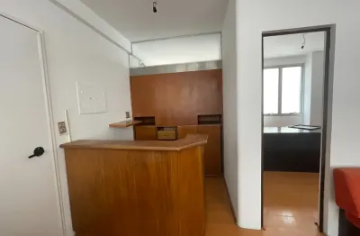 Otima Sala comercial em prédio de especialidades médicas no coração de Higienópolis,