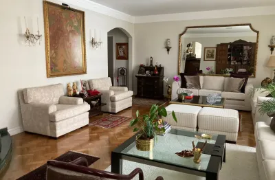 Apartamento totalmente reformado, com 275 m², Quatro dts e Quatro vagas de garagem, na Rua Aureliano Coutinho, Vial Buarque/SP