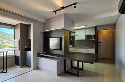 Apartamento de 2 dormitórios mobiliado, com 2 vagas de garagem e hobby-box, no bairro saco dos limões, em florianópolis.