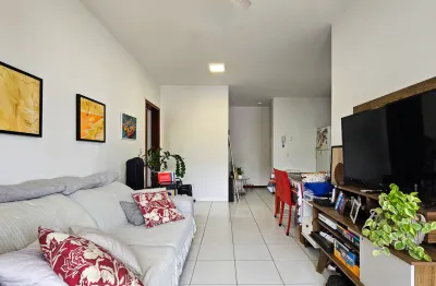 Apartamento de 3 dormitórios, sendo 1 suíte, com 1 vaga de garagem, à venda no itacorubi.