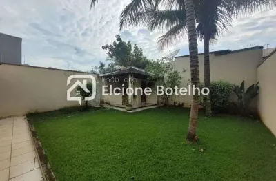 Casa com 3 quartos à venda no Conjunto Segismundo Pereira, Uberlândia 