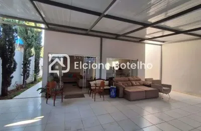 Casa com 3 quartos à venda no Jardim das Palmeiras, Uberlândia 