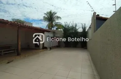 Casa com 3 quartos à venda na Cidade Jardim, Uberlândia 