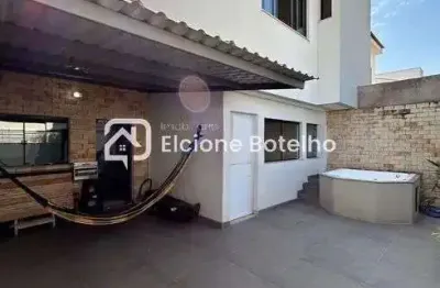 Casa com 2 quartos à venda na Cidade Jardim, Uberlândia 