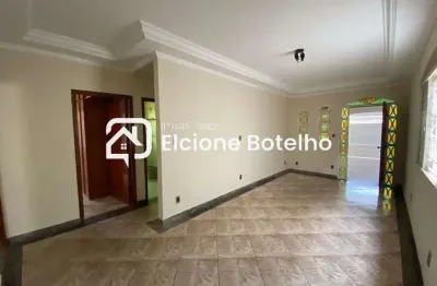 Casa com 3 quartos à venda na Nossa Senhora das Graças, Uberlândia 